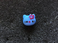 Załaduj obraz do przeglądarki galerii, Hello Kitty shank buttons
